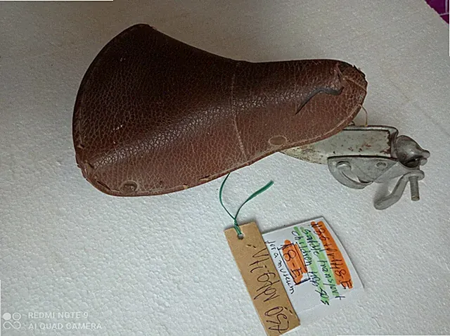 VERY RARE OLD SADDLE TO TRANPORT CHILDREN DOWN TOP TUBE OF 50s