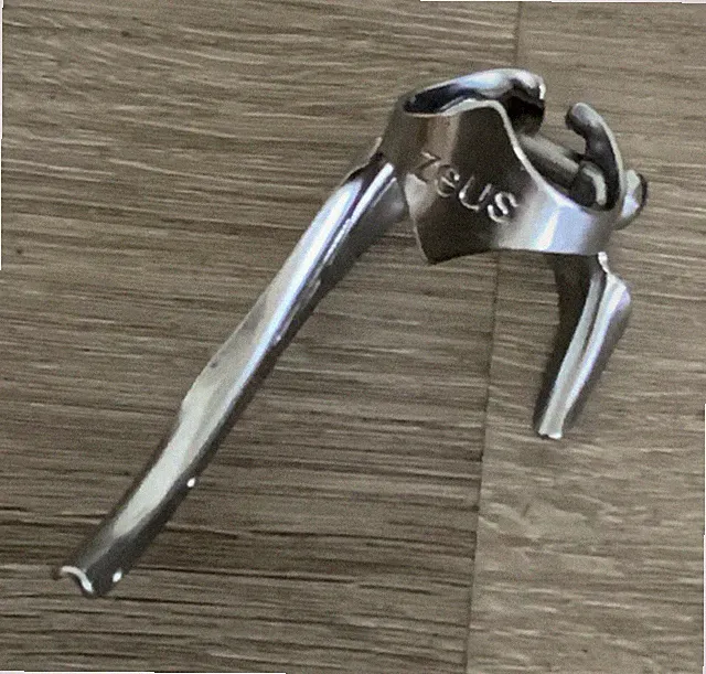 ZEUS DOWN-TUBE CABLE GUIDE FOR DOUBLE ONE INCH CLAMP APPEARS UNUSED